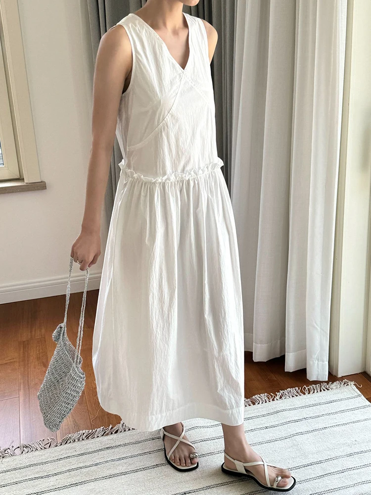 [EAM] Women White Thin Pleated Ruffles Big Size Elegant Dress New V-Neck Sleeveless Fashion Tide Spring Summer 2024 1DH6029