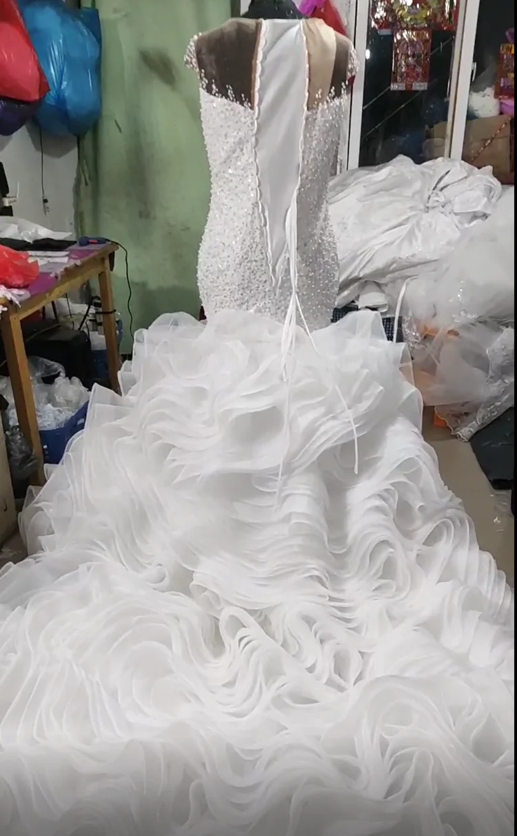 ที่กําหนดเองสไตล์ใหม่ Shinny Full ลูกปัดชุดแต่งงาน Sweep Train Vestidos De Novia Organza ชั้น Ruffles Mermaid Brid