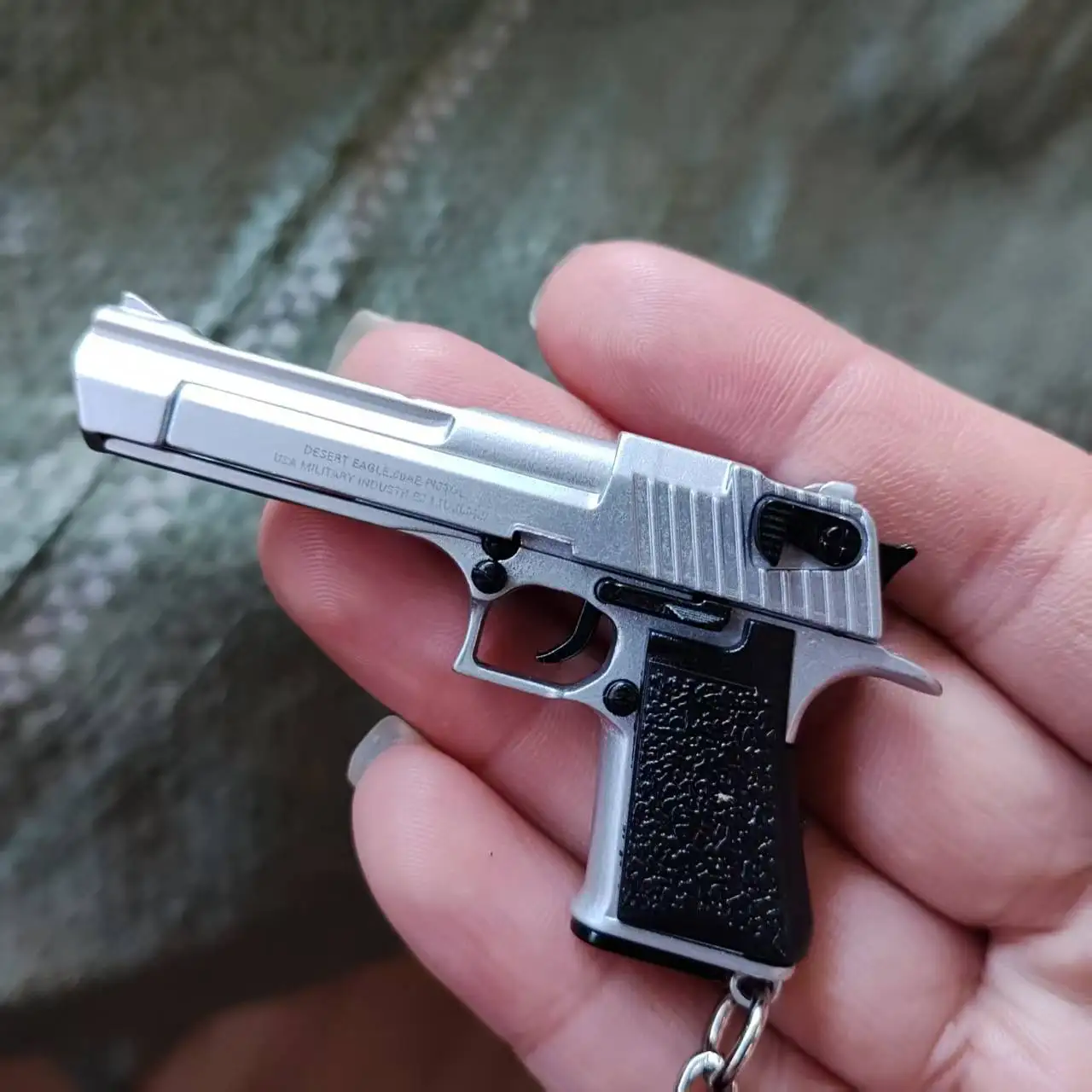 ที่ถอดออกได้ 1:4 Scale Desert Eagle ปืนพกพวงกุญแจ MINI ปืนของเล่นอาวุธพวงกุญแจสําหรับเด็กผู้ใหญ่คริสต์มาส...