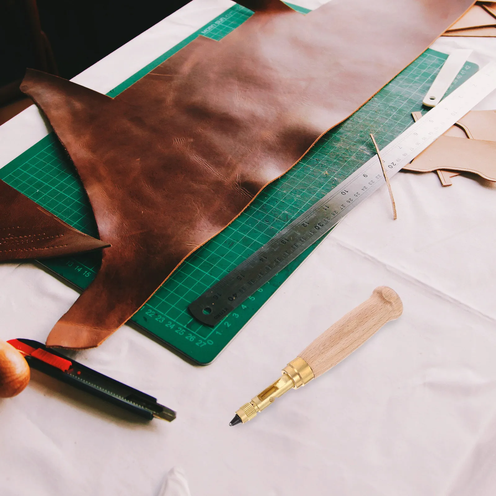 

Набор из 6 латунных пробойников с деревянной ручкой (1.5мм, 2мм, 2.5мм, 3мм, 3.5мм, 4мм) – инструмент для рукоделия, шитья, работы с бумагой, печатью, резиной и пластиком