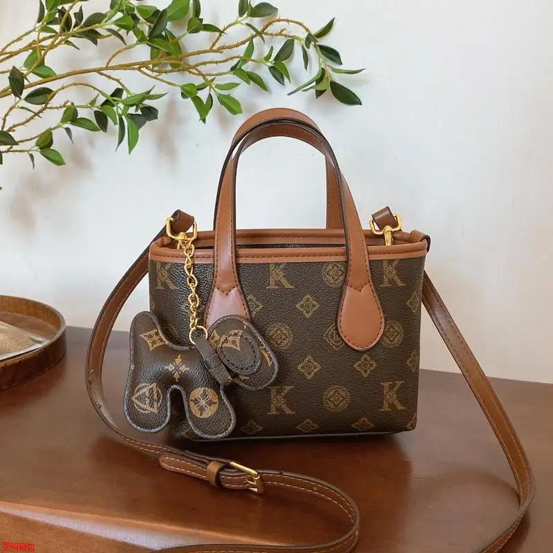 

2025 Elegant Bucket Bag, Niche Crossbody Purse for Women, Chic Shoulder Tote, Minimalist Day-to-Night Bag, Textured Sling Bag