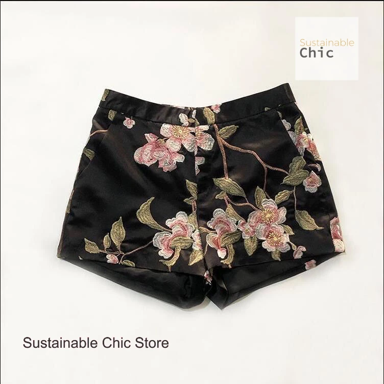 Fashion design summer new Joker full-body printed hip-lifting Chinese shorts female Chinese style floral retro cheongsam pants.