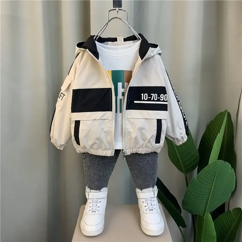 

Детская куртка для мальчиков, весна-осень 2024, милое контрастное детское пальто с капюшоном на молнии и буквенным принтом для мальчиков, ветровка для маленьких мальчиков, верхняя одежда