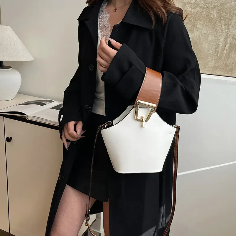 New in 2025! Fashionable & Practical Niche Women's Contrast-Color Shoulder Bucket Bag