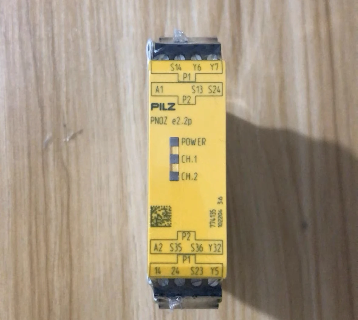 Safety relay PNOZ e2.2p, brand new order No. 784135