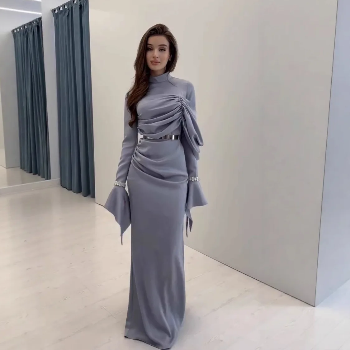 Modne damskie sukienki na rok 2025, jednolite kolory, długi rękaw, dekolt okrągły, plisowane, do ziemi, symetryczne, luksusowe, modne, dopasowane, odzież damska.