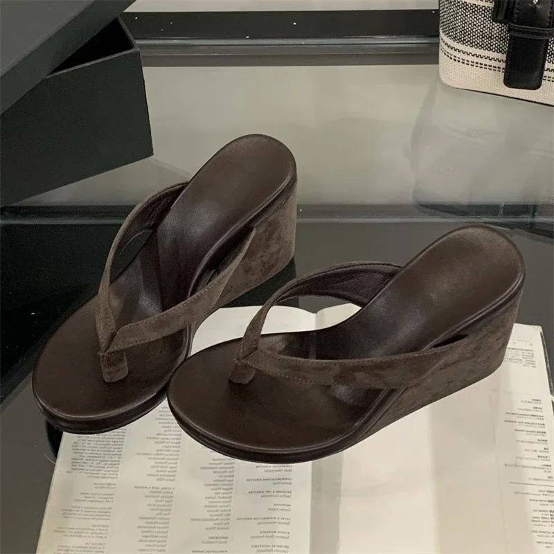 

Hot Selling 2026 New Summer Leopard Print Clip Toe Platform Wedges Wome Slippers Fashion Thick Bottom High Heels Flip Flops Shoe