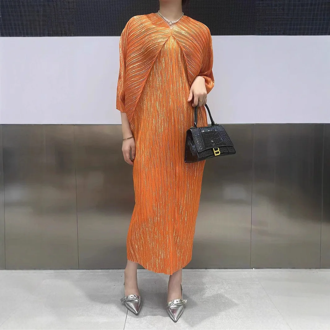 

Miyake Style Pleated Embroidered Dress for Women 2025 New High-end Gold Hot V-neck Short-sleeved Loose Women's Pleated Skirt