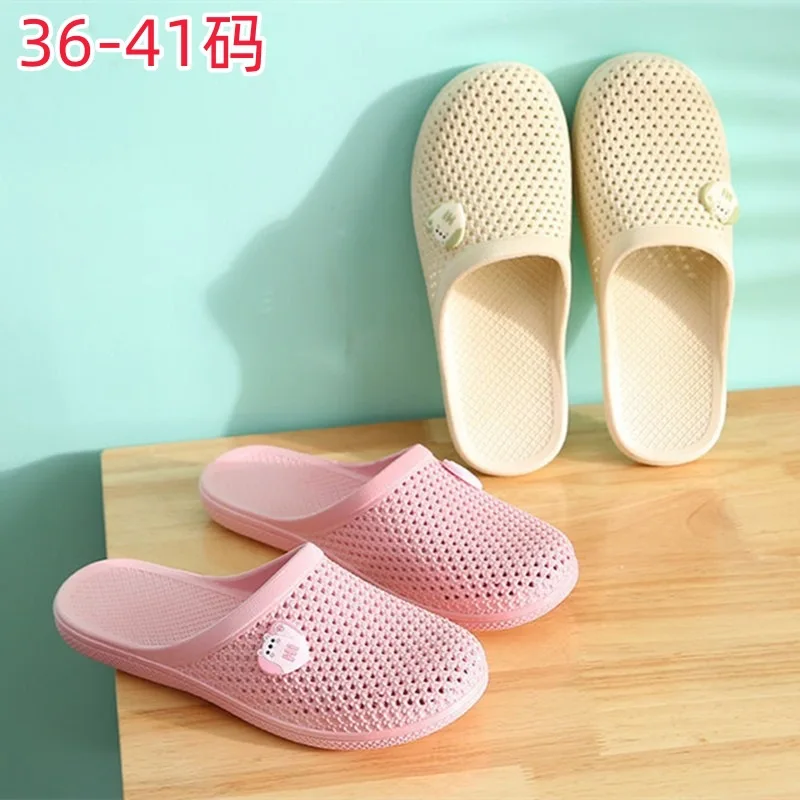 2024 Summer New Hole Sandals Flat Closed Toe Slippers Women\'s Soft Bottom Non-Slip Indoor and Outdoor Casual Bathroom Slippers