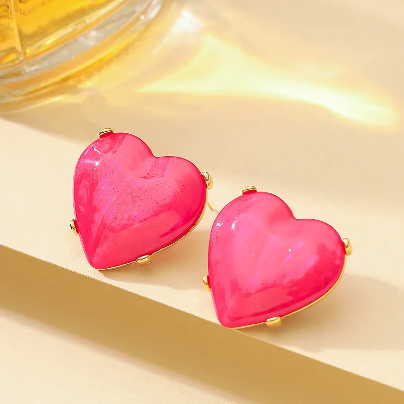 Fashionable and gentle temperament resin love earrings light luxury high-end small fragrance earrings vacation style earrings