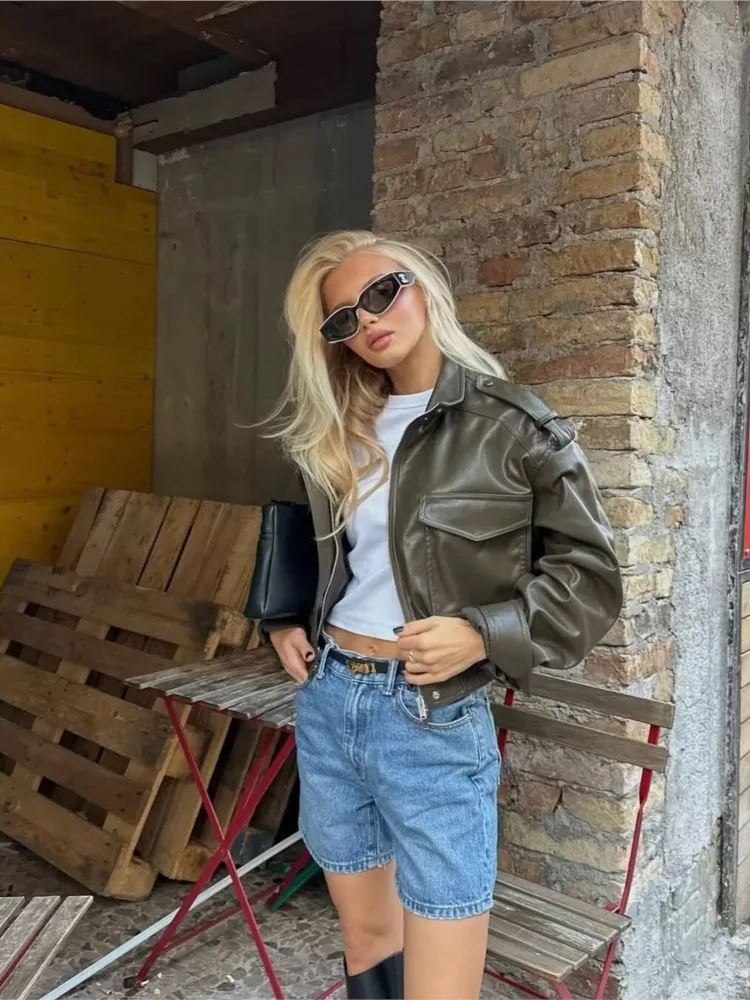 سترة قصيرة من الجلد الصناعي للنساء للخريف مع علامات تبويب على الكتف على الطراز الأوروبي معاطف نسائية بأكمام طويلة قطع علوية أنيقة للسيدات