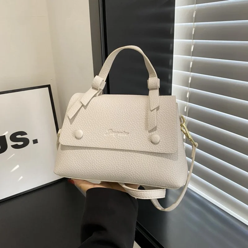 

Стильная элегантная кожаная большая сумка с дизайнерской парижской модой и большой вместительностью для пригородного использования