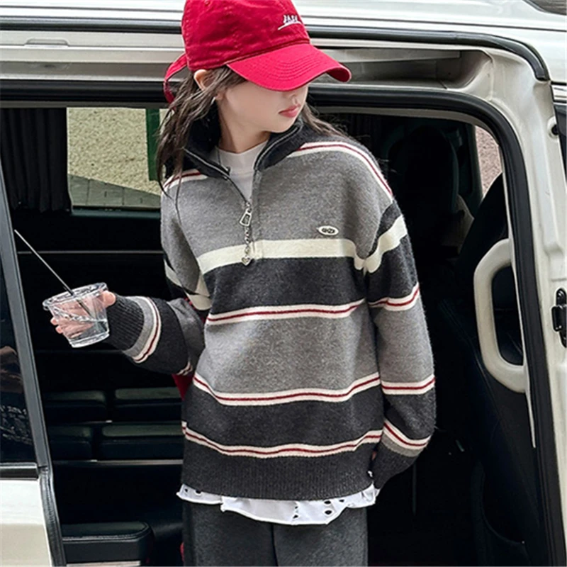 سترة جديدة لخريف 2025 للمراهقات بنصف سحاب سترة أنيقة للأطفال مخططة بياقة مدورة تريكو لعمر 5 6 7 8 9 10 11 12 13 14 Y