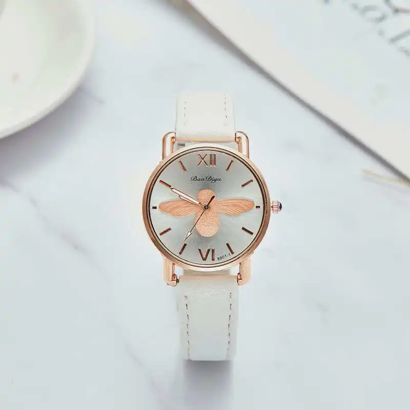 Montres vintage en cuir vert pour femmes, montres-bracelets de luxe pour dames, horloge à quartz pour femme, design simple petite abeille, mode