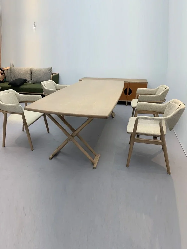 غرفة نموذجية بسيطة من الخشب الصلب لتناول الطعام، علامة تبويب le and chai rs Restaurant ant Mode rn w Abi-sabi