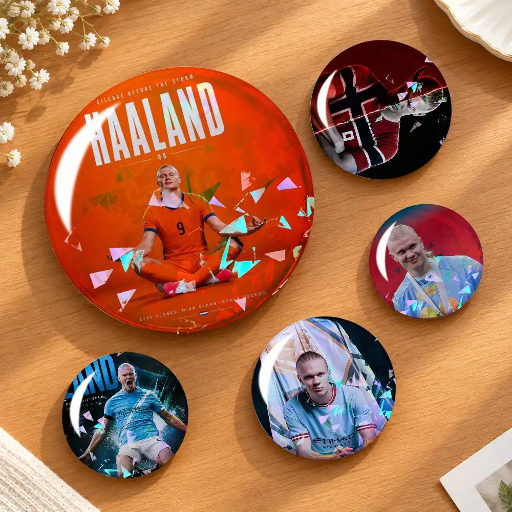 E-Erling H-Haaland Demon-Like Giant Striker Custom Tinplate Round Button Badges Pins Brooches for Clothes Backpack