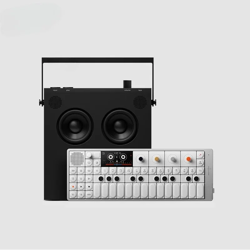 Multifunctional synthesizer, sequencer sampler, all-in-one sequencer with keyboard, desktop electronic music arrangement creatio
