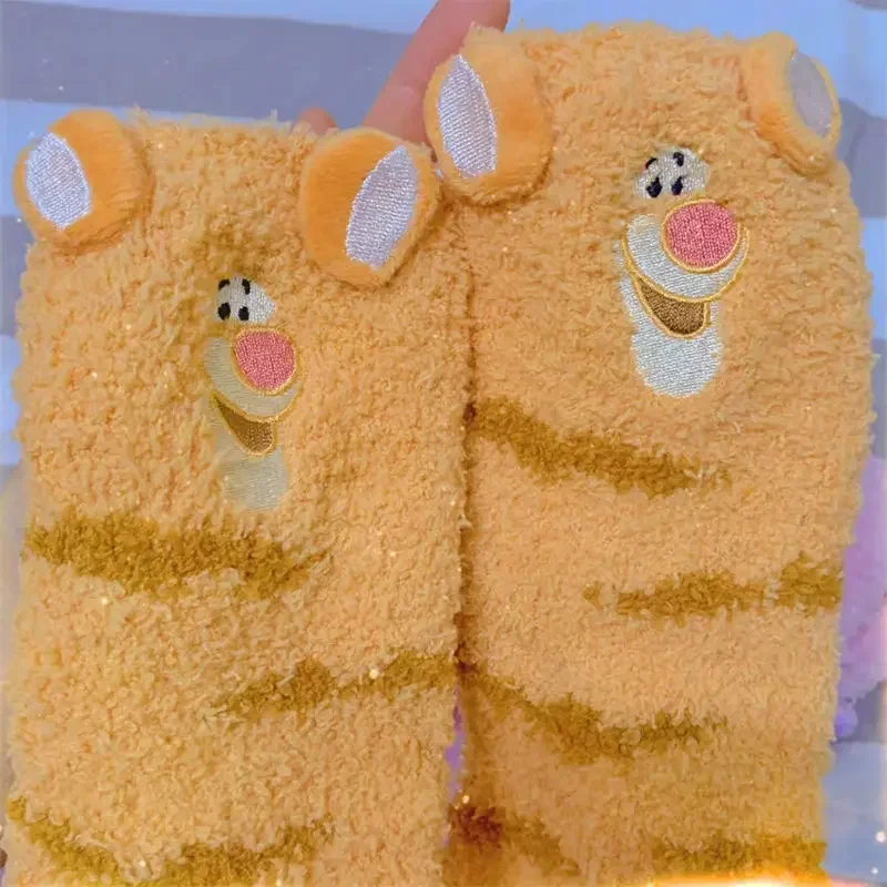 Disney Ferkel Winnie the Lotso Pooh einfache Tigger süße kreative Cartoon-Stickerei weiche bequeme warme Plüsch-Socken in der Mitte der Wade