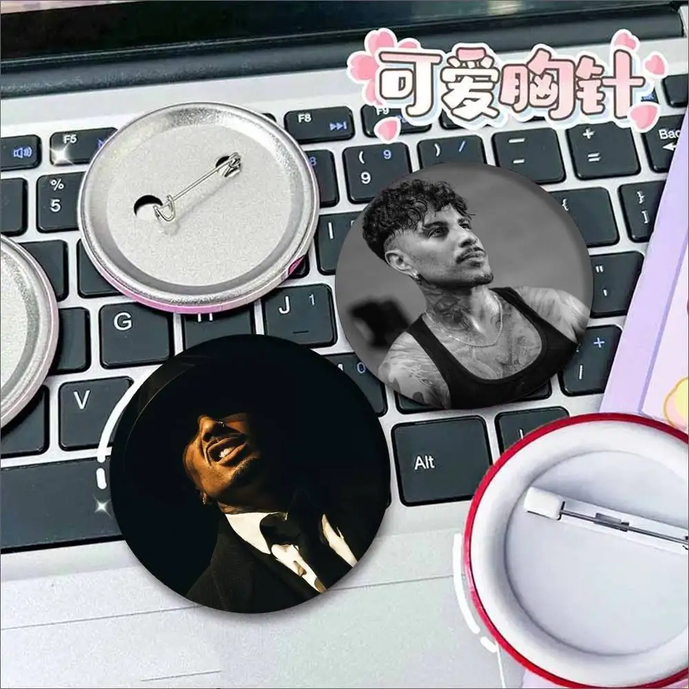 R-Rauw Alejandro مغني الراب شارات الساخن بارد دبوس الإبداعية بروش صفيح لحقيبة مجوهرات اكسسوارات هدية ديكور #2