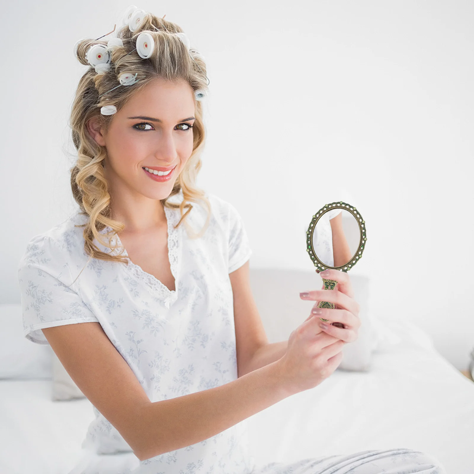 

Mirror Makeup Vanity Compact Handle Army Green Portable Travel Decorative Adorable Small Fogless Shower Wear-Resistant