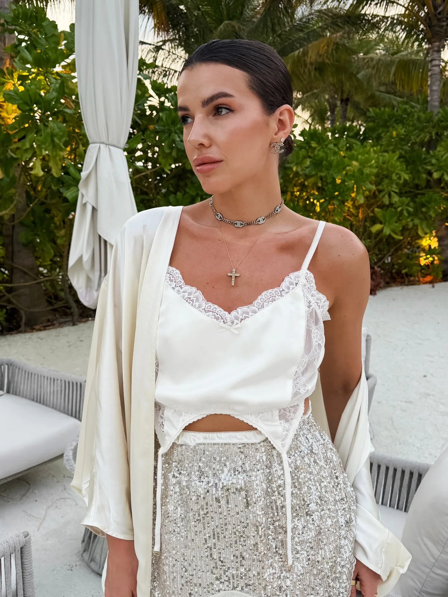Sexy weißes Spitzen-Camisole-Top für Damen, Sommer 2026, Spaghettiträger-Top, lässiger Strand-Stil, rückenfreies Crop-Tank-Top