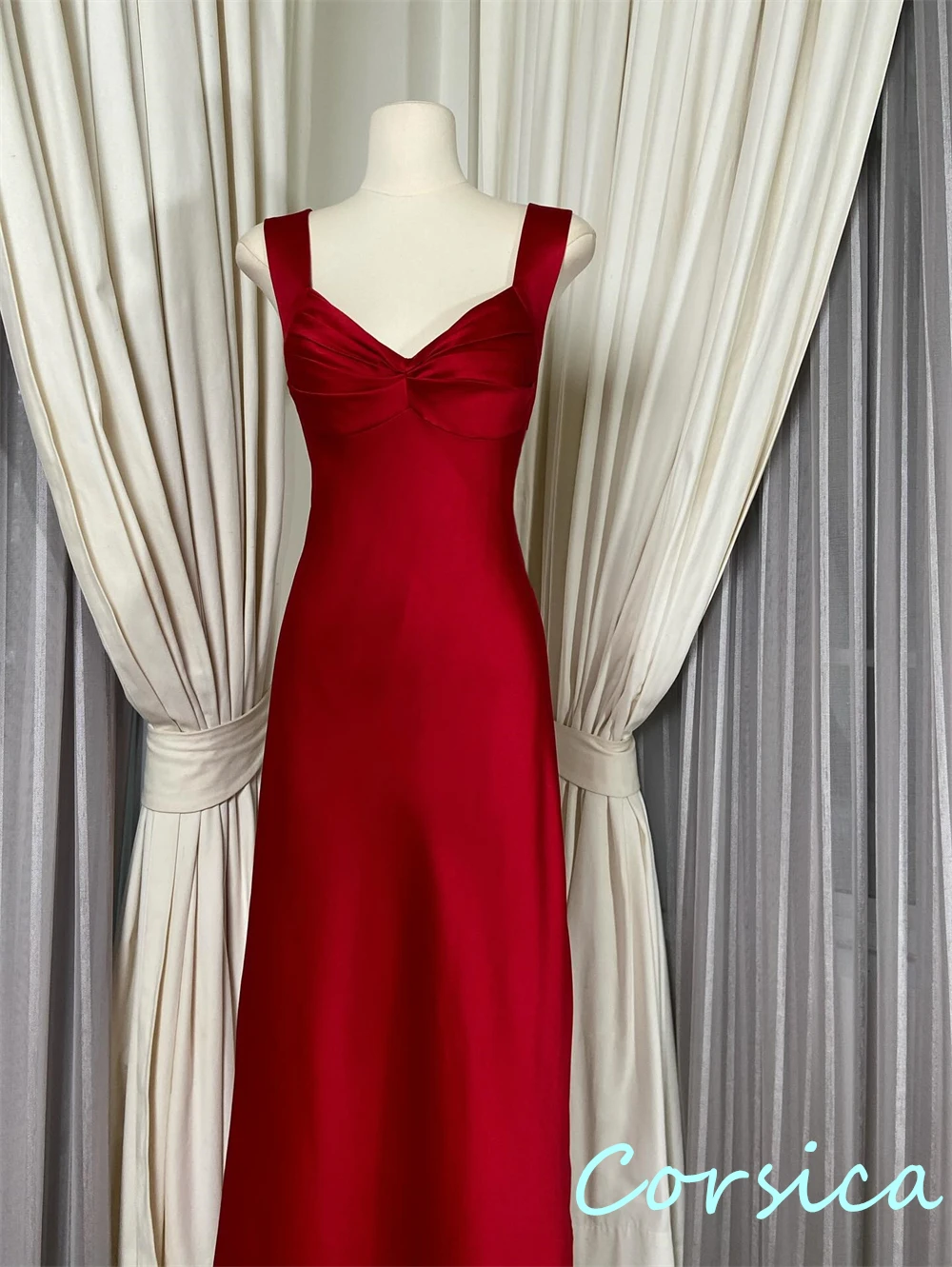 

Customized Modern Burgundy Satin Evening Dresses Classic Sleeveless Homecoming Dresses Temperament Backless Open Back Prom Dress