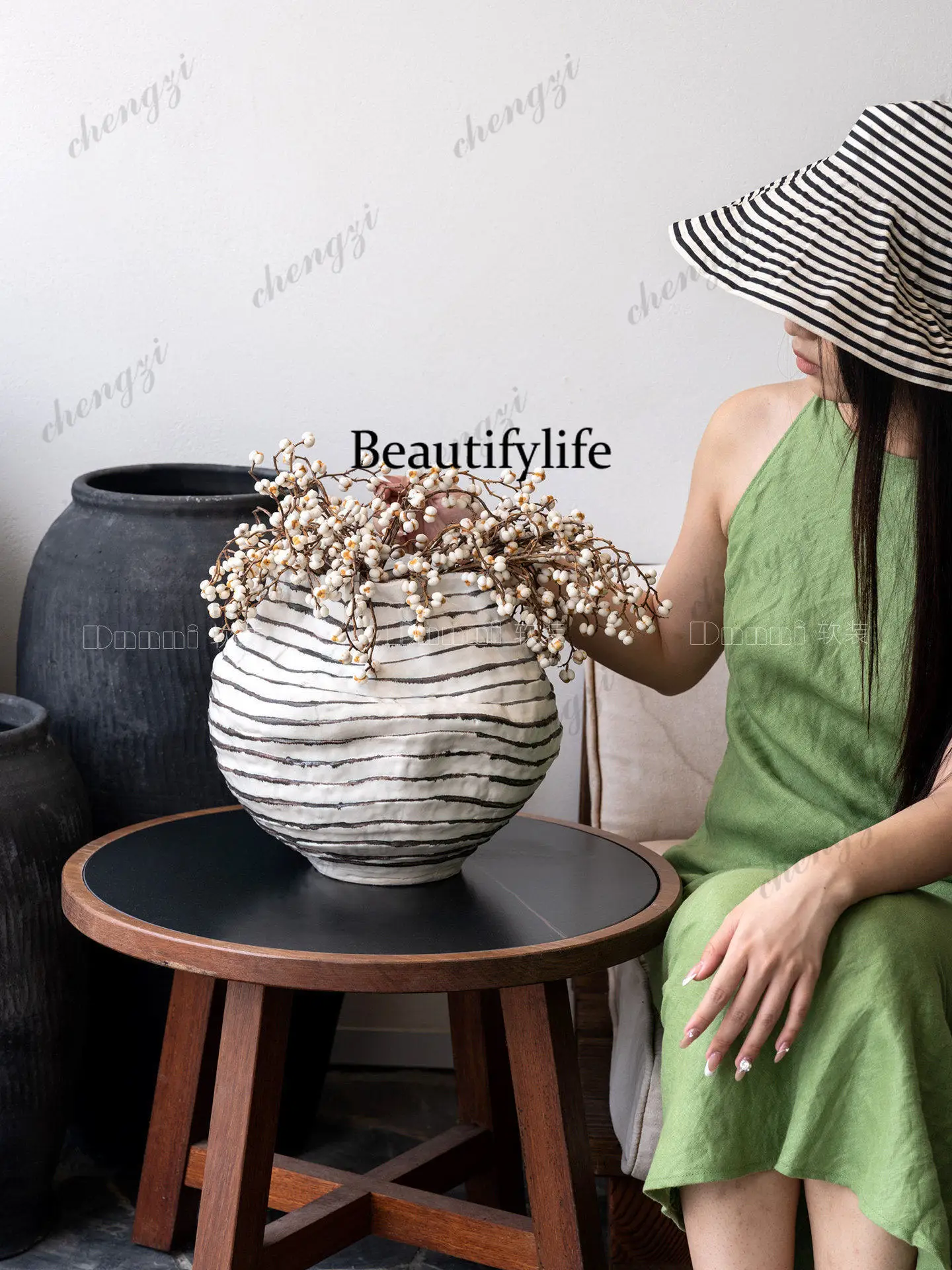 Medieval style hand-painted striped coarse pottery art flower ware living room dining table hotel homestay vase model room