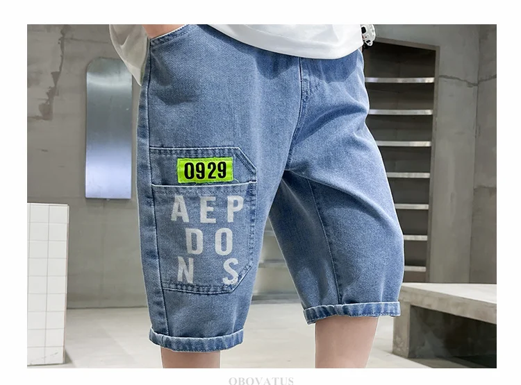 Neue Sommer-Jeansshorts für Jungen im Teenageralter, lässige Denim-Shorts mit Taschen, Kinder-Caprihosen mit Buchstabenmuster – Detail 12