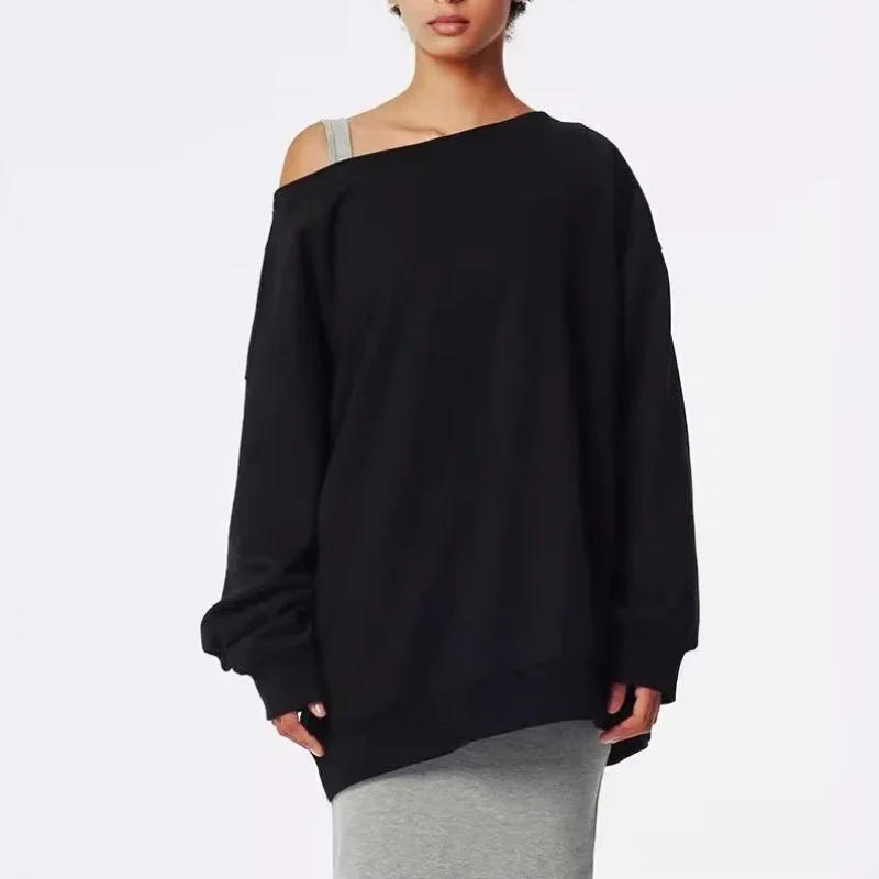 Le design de l'épaule inclinée de rue est ample et large, pull lourd, Spice Girl à épaules dénudées et fin, haut de niche