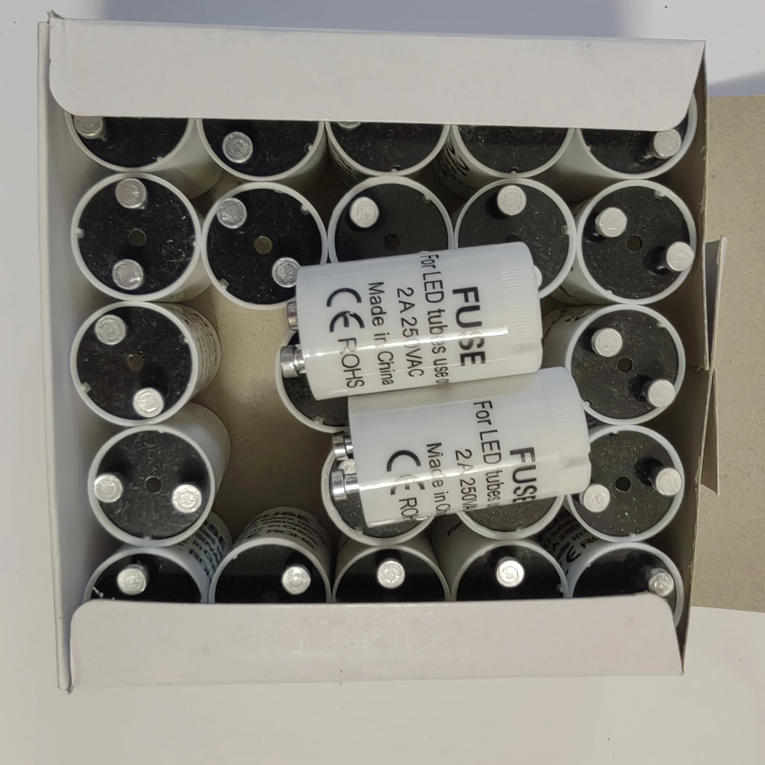 

25 шт./лот, стартеры для горячих светодиодных трубок, только для защиты светодиодных трубок, 250 В/1A/2A/3A, лучший электронный светодиодный стартер CE/ROHS