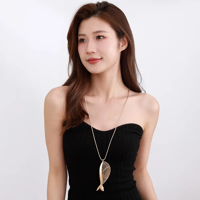 Vintage Gothic Whale Shape Pendant Necklace For Women Simple Fish Necklaces Sweater Chain Accessories Jewelry