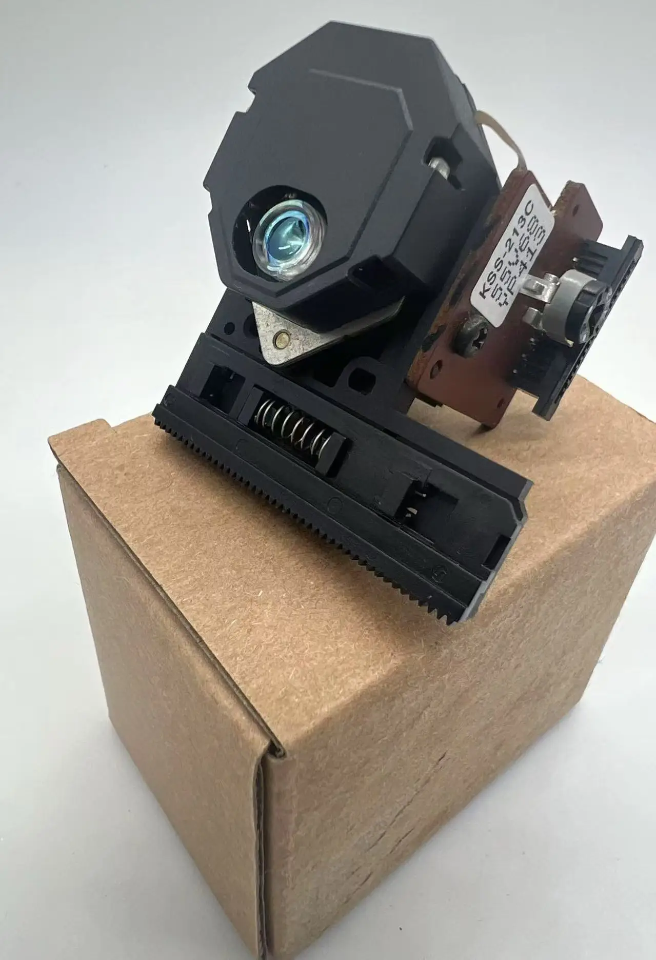 

KSS-213C Blue Objectglass Eye KSS213C Brand New Radio CD Player Laser Lens Head Optical Pick-ups Bloc Optique