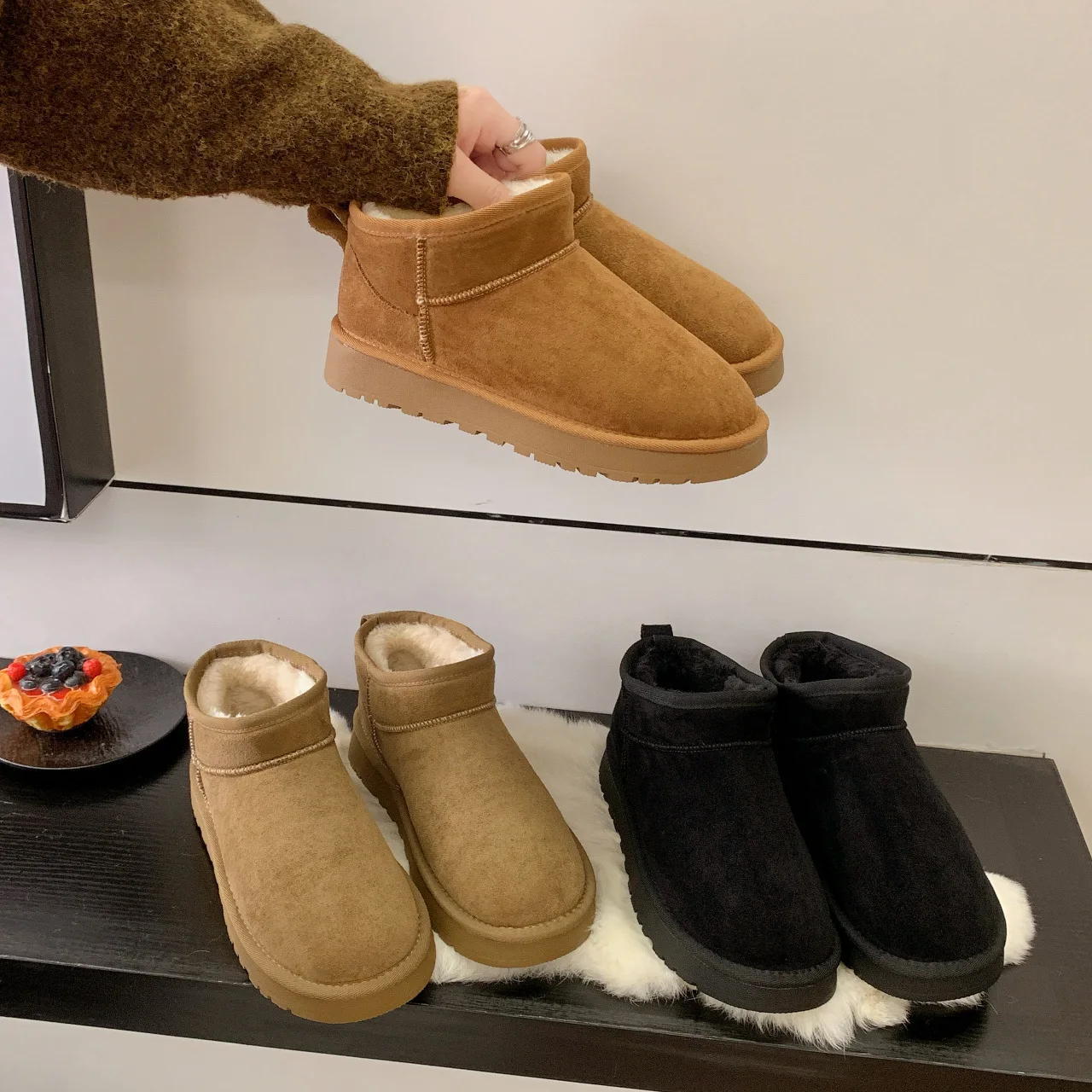 

Women's Short Thick Bottom Snow Boots Winter Warm Fleece Lined Rubber Sole round Toe Low Heel Casual Style Cotton Boot