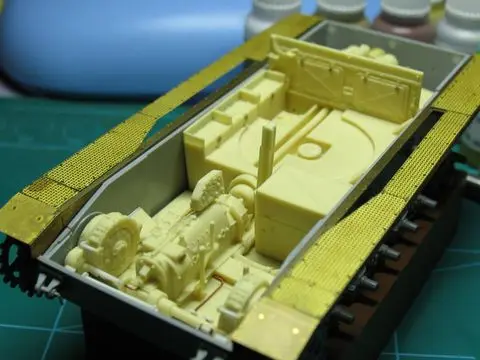 1:35  Tank No.4 Resin Inner Structure (including Engine Compartment)