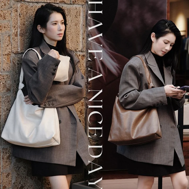 

Fashionable Leather Women's Messenger Bag Luxury Brand Classic Elegant Stylish Embellishment Trendy Commuter Daily Vintage Bag​