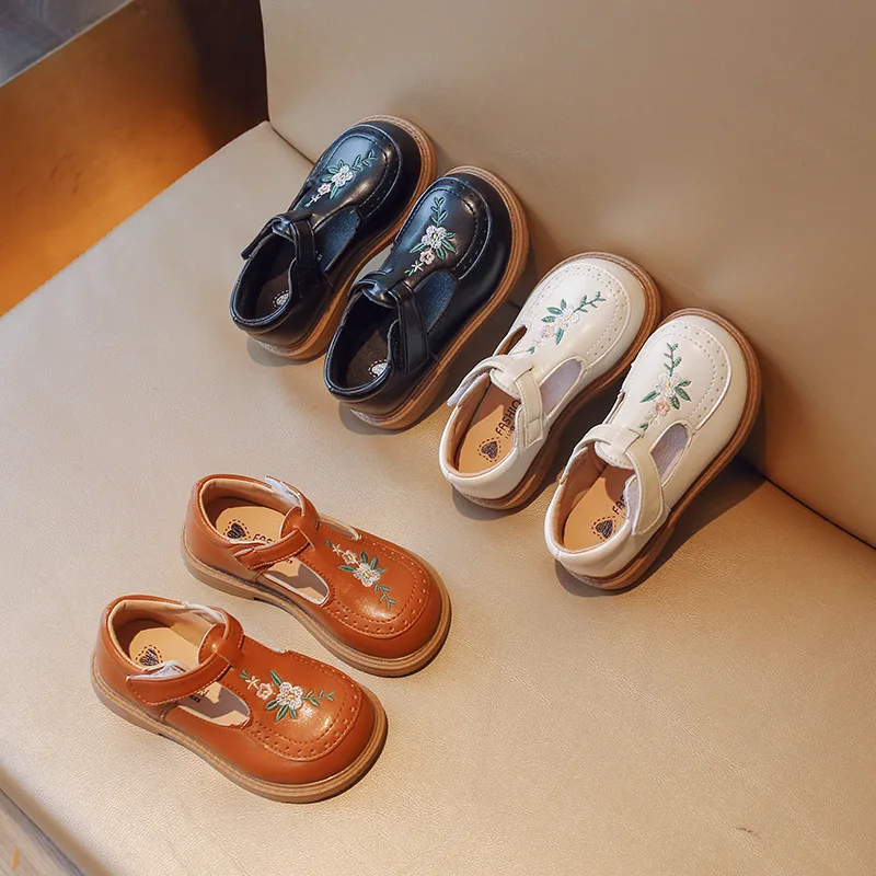 

New Girl Shoe Fashion Versatile Comfort Leather Shoes Embroidered Soft Soles Anti Slip Princess Shoe Casual Exquisite Kid Sandal