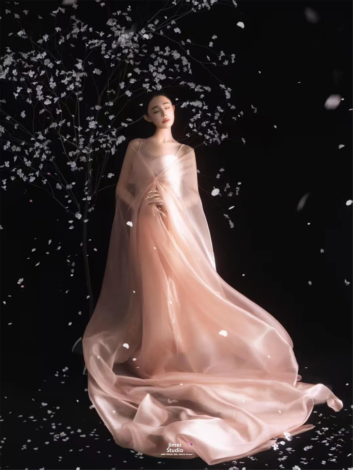 

Новинка: Женский винтажный костюм из розовой ткани для портретной фотосъемки в студии, в холодных тонах, для художественных фотосессий, традиционный китайский стиль