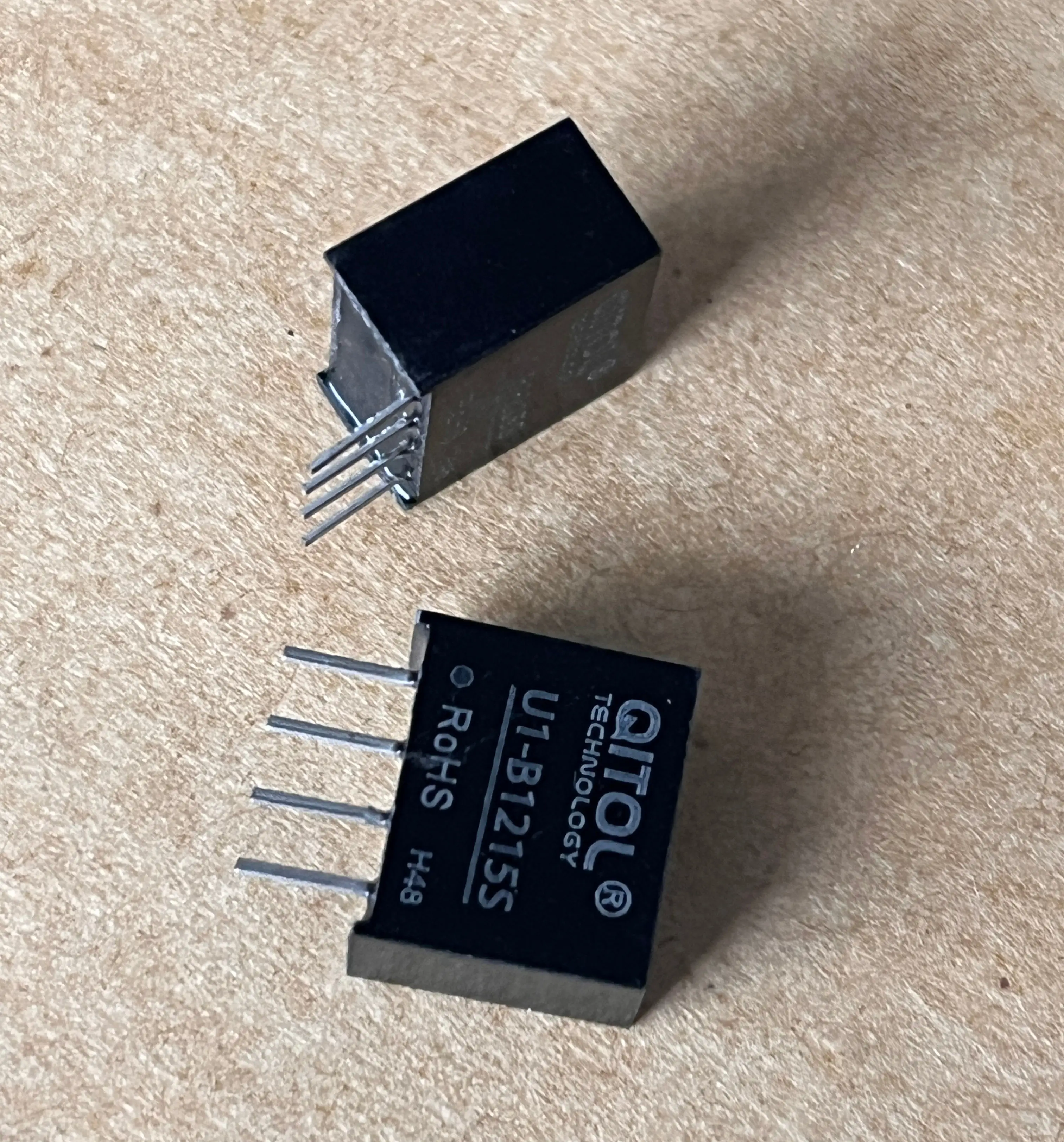 

1W B1215S-1WR3 U1-B1215S DC-DC Power Converter 12V TO 15VDC Miniature Step-Down Switching Disconnector Module