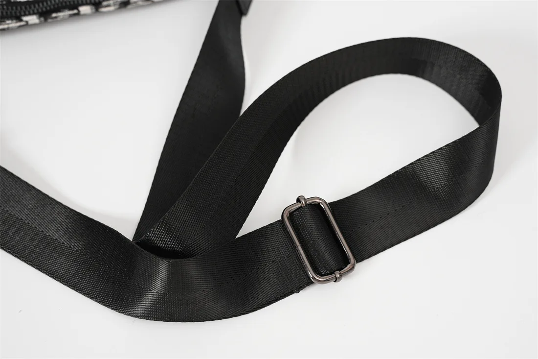 Luxuriöse Umhängetasche im Designer-Stil, Herren-Schultertasche aus Canvas mit Patchwork-Details und PU-Leder, Herren-Schulter-Messenger-Tasche, Handtasche, rechteckige Geldbörse. – Detail 15