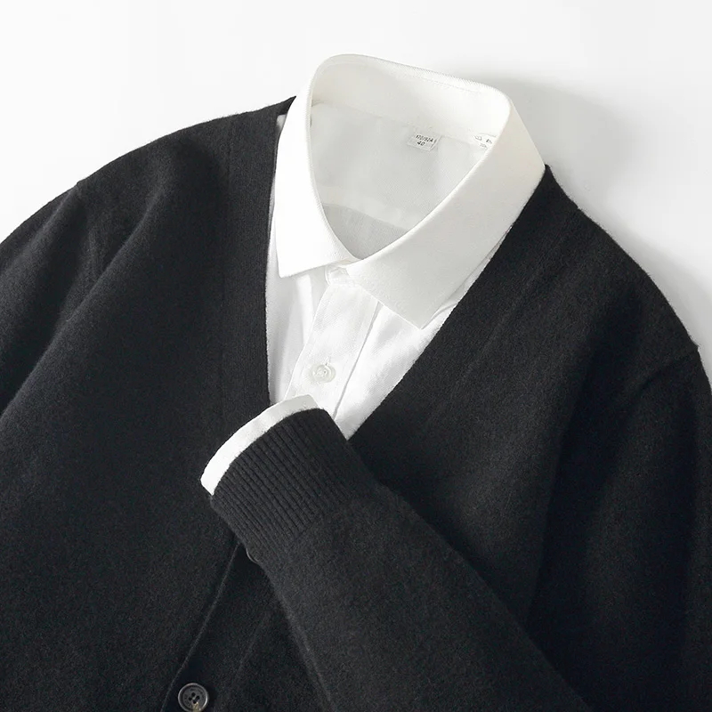 เสื้อคาร์ดิแกนถักสำหรับผู้ชาย สไตล์ลำลอง ทรงหลวม คอวี ติดกระดุม ผ้าเนื้อนุ่ม บางปานกลาง แขนยาว เหมาะสำหรับฤดูใบไม้ผลิและฤดูใบไม้ร่วง