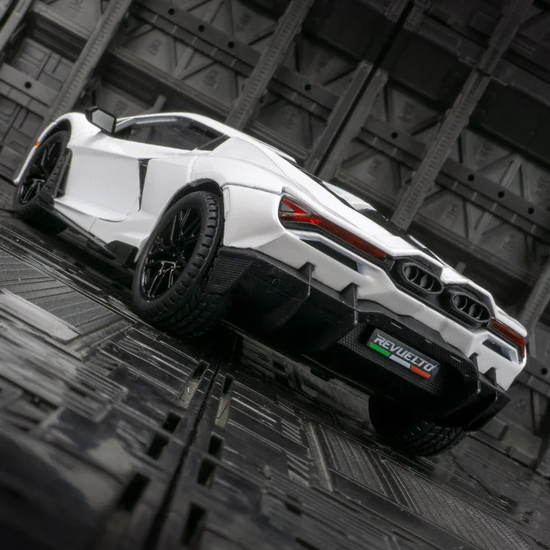 

1:24 simulation Lamborghini alloy car model doors and the front hood and trunk door can be opened has sound and lighting