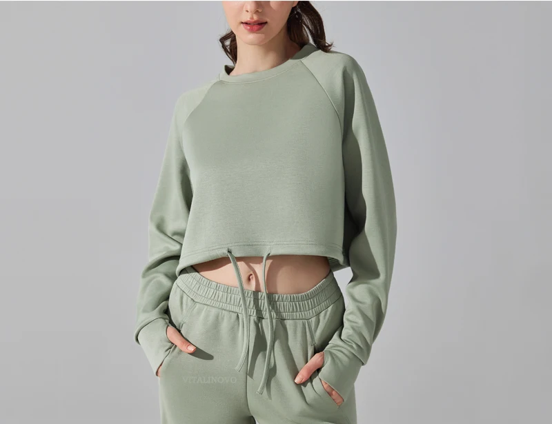 VITALINOVO Weiches, kurzes Sweatshirt mit Rundhalsausschnitt für Damen, langärmelig, Workout-Pullover, Pullover, Daumenlöcher, entspannte, leichte Oberteile – Detail 5
