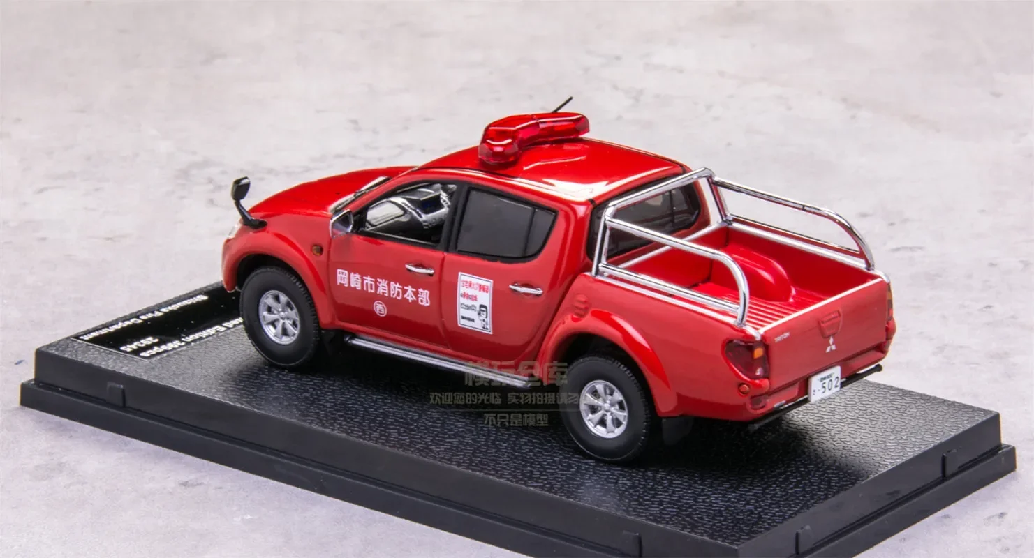 Sunstar-modelo de coche de policía del Reino Unido, juguete de regalo para Mitsubishi L200, Pick Up, Shizuoka, prefectura/motor de Bomberos de caoba, 1/43