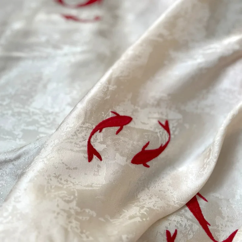 Schwarzer Stoff im chinesische – Embroidery Fish Bewertung und Preis