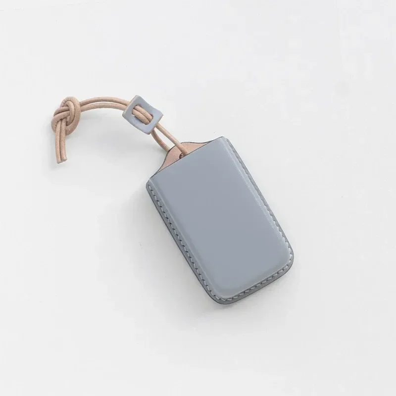Funda de cuero genuino hecha a mano de alta gama para llave Polaris 4, diseño minimalista con hebilla y sensor avanzado, color negro cuadrado pequeño.