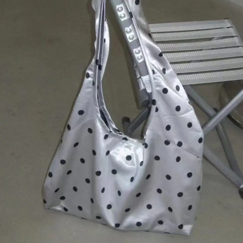 

New Cute Girl Versatile Polka Dot Handbag Retro Niche Shoulder Bag Ladies Large Capacity Commuter Bag Casual Underarm Women' Bag