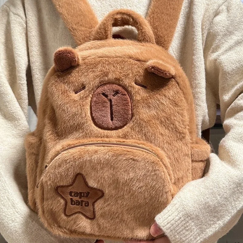 กระเป๋าเป้คาปิบาร่าน่ารัก ขนนุ่ม สไตล์คาวาอี้ กระเป๋าสะพายไหล่ขนาดเล็ก กระเป๋าเป้ไปโรงเรียน ตุ๊กตาขนนุ่ม ของขวัญสำหรับเด็กผู้หญิงและผู้หญิง