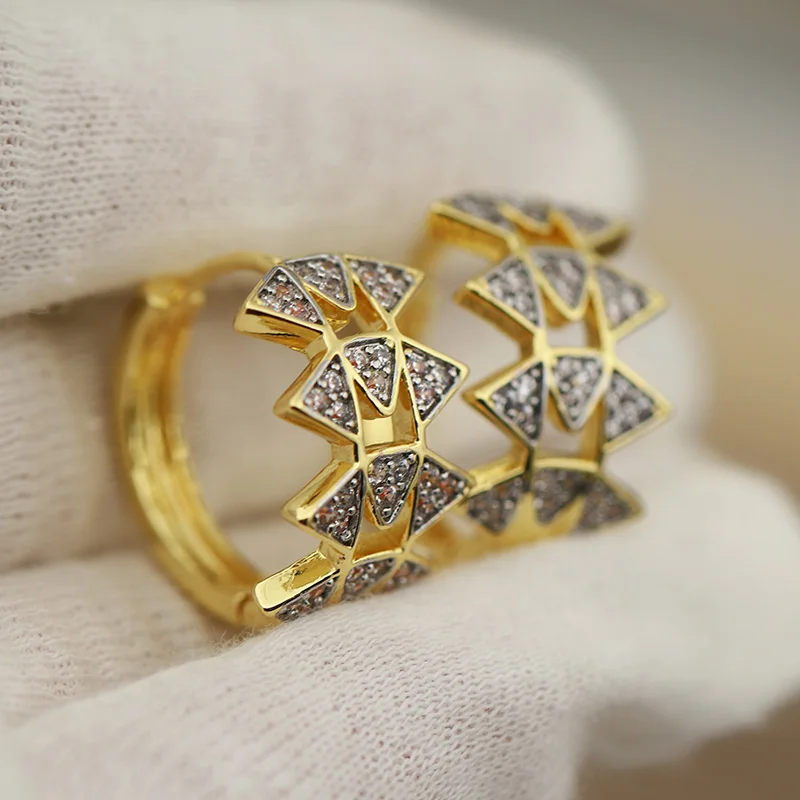 New Sight Design Crystal Triangle Stud Earrings for Women Fashion Brand Jewelry Metal Geometric Earrings
