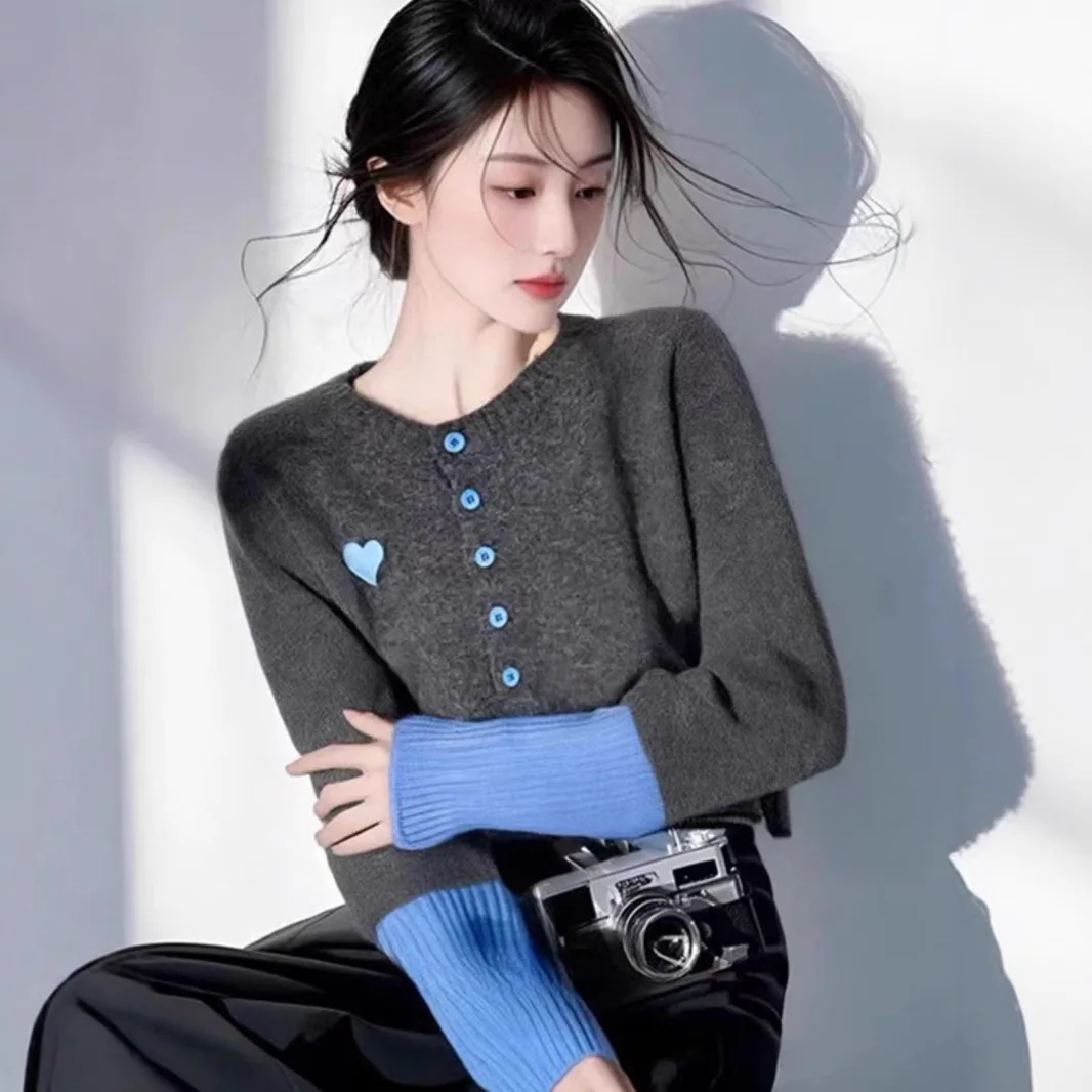 

Color-matched Heart-shaped Embroidery Round-neck Sweater Cardigan for 2025 Autumn-winter Season A Stylish and Slimming Top