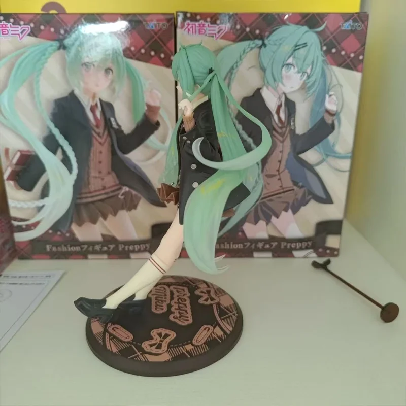 本物のオリジナル在庫タイトー-プレッピー初音ミクファッションフィギュアアニメフィギュアモデルデスクトップ装飾コレクター置物おもちゃ